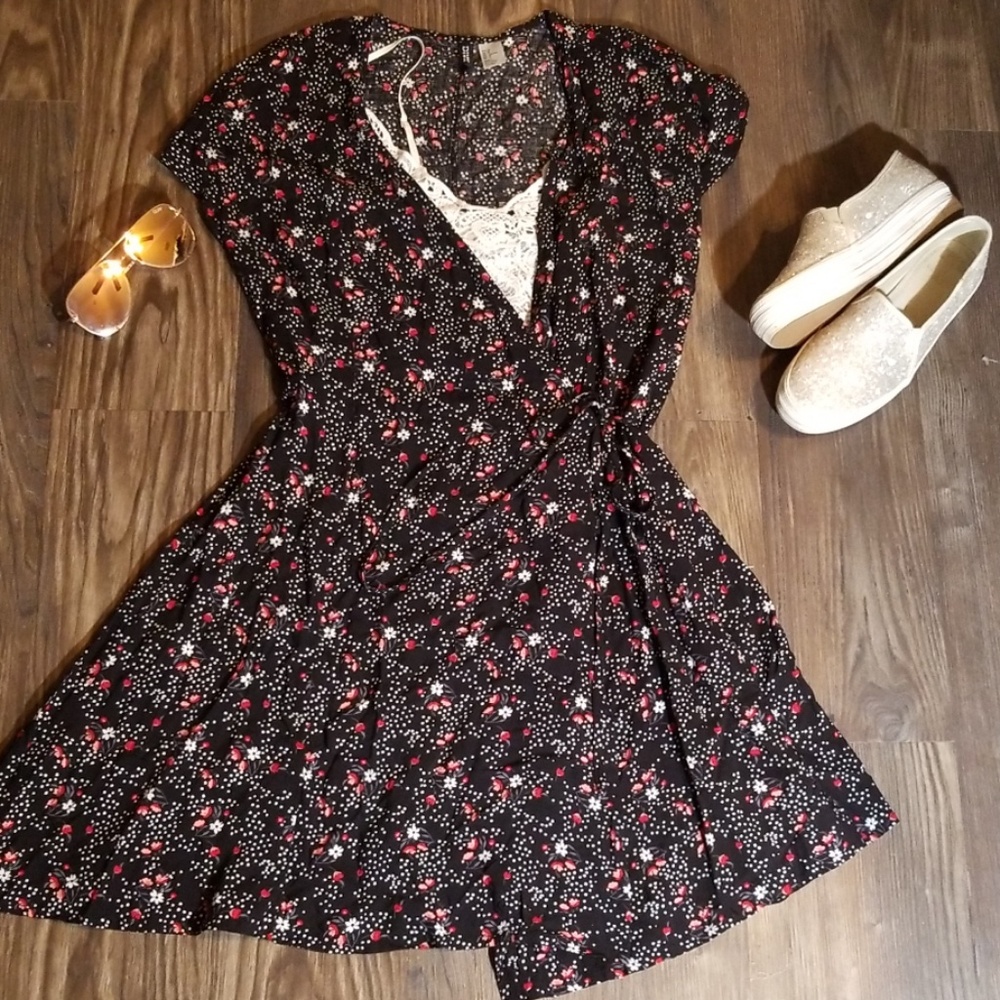 Floral Tie-Waist Mini Dress in Black and Red